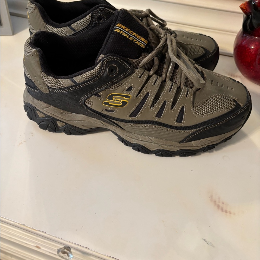 Skechers Men’s Olive Green and Black Athletic Walking Shoes - Picture 12 of 12